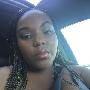 Meet your Posher, Ebony